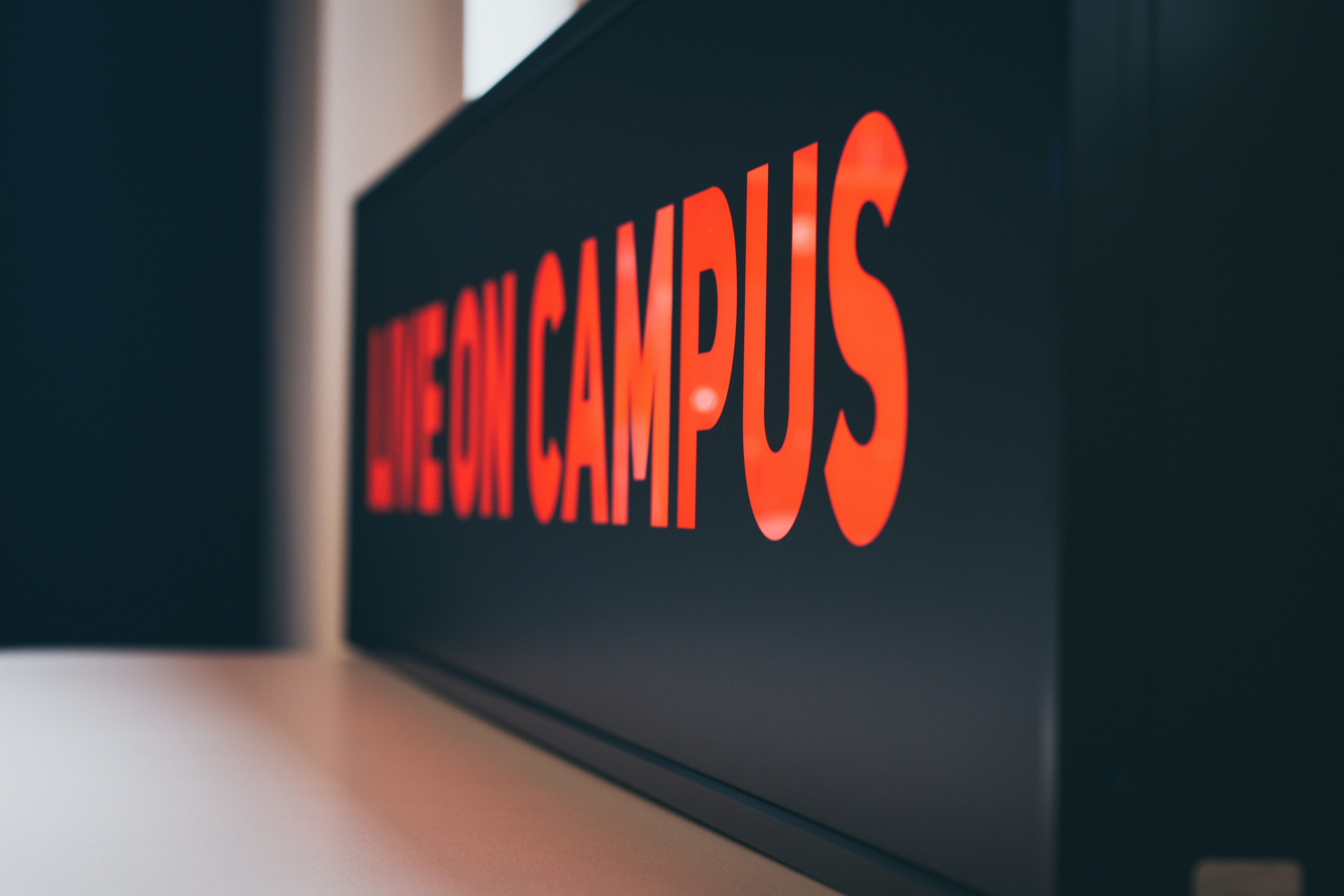 Sign "Live on Campus"